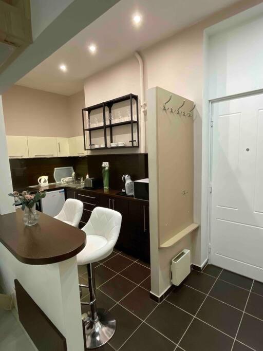 Apartamento Lovely Little Downtown Next To Subway,metro Budapest