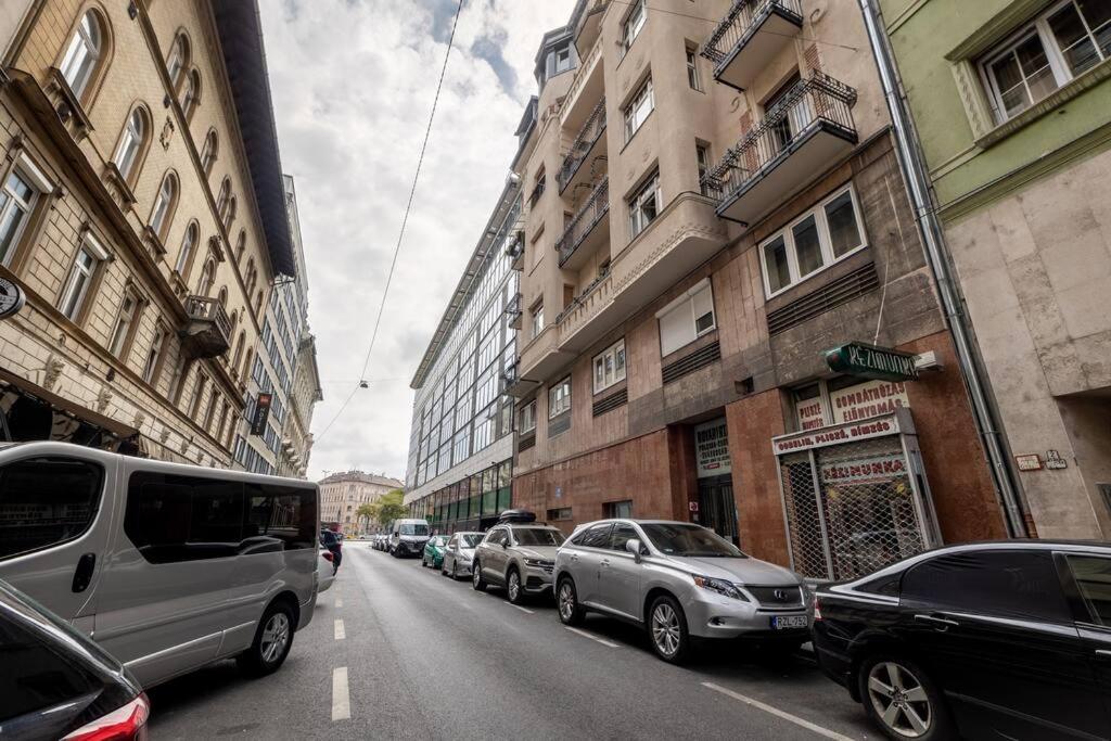 Lovely Little Downtown Next To Subway,metro Apartamento Budapest