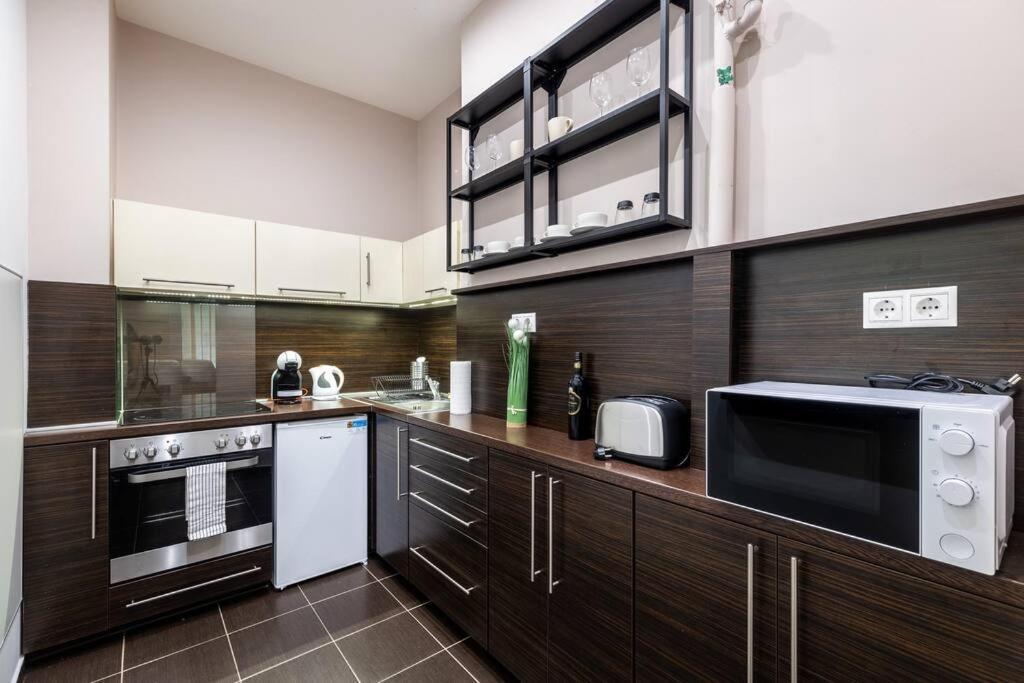Apartamento Lovely Little Downtown Next To Subway,metro Budapest